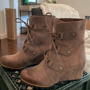 Sorel brown leather Joan of Arc lace up boots